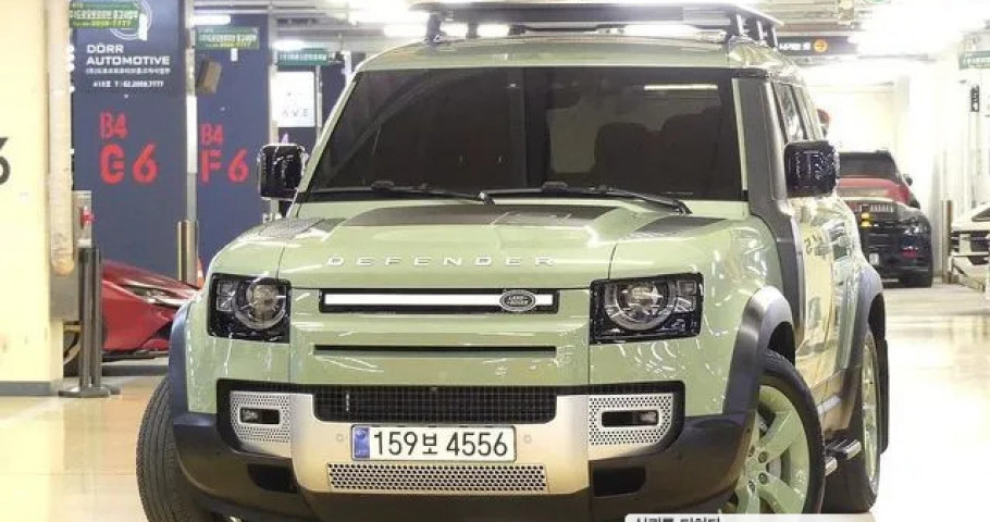 Land Rover Defender 