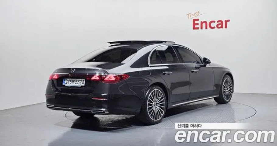 Mercedes-Benz E-Class 