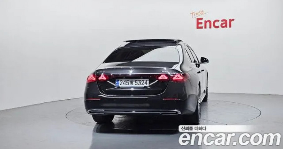 Mercedes-Benz E-Class 