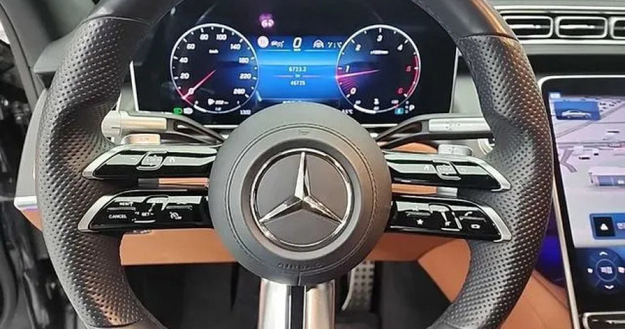 Mercedes-Benz S-Class 