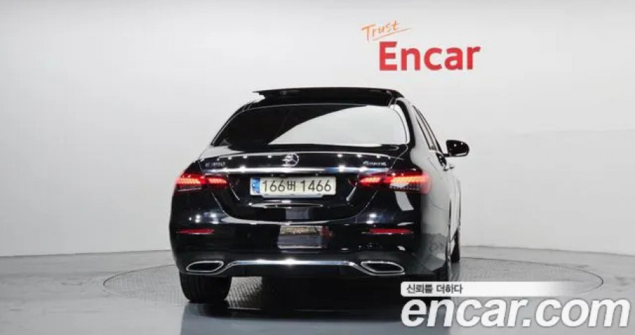 Mercedes-Benz E-Class 