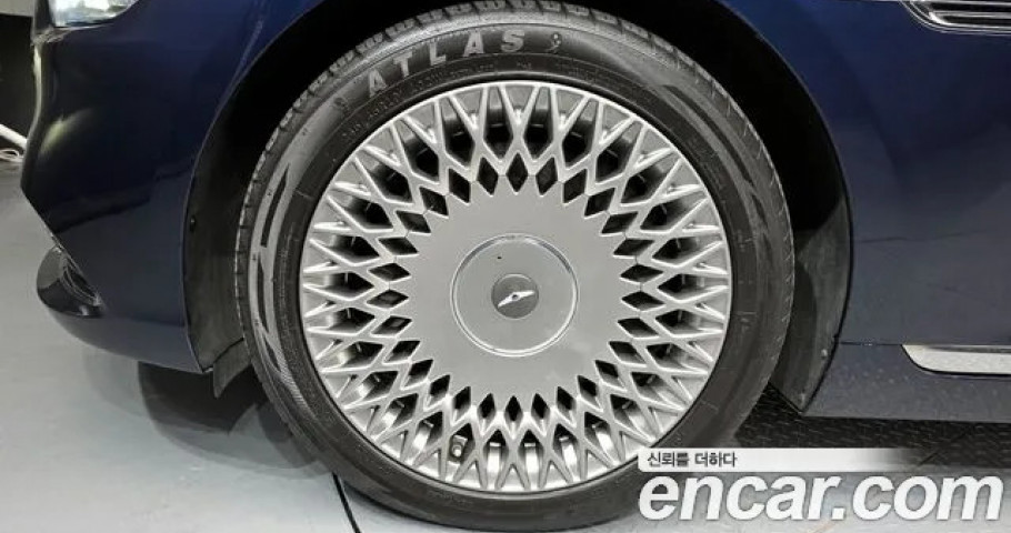 Genesis G90 