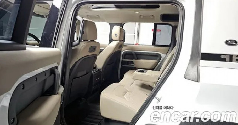 Land Rover Defender 