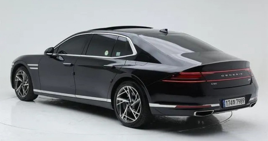 Genesis G90 