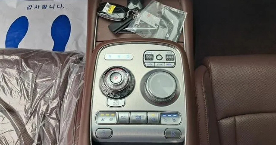 Genesis G90 