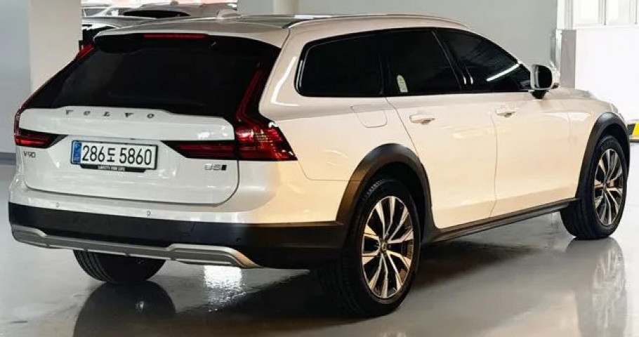 Volvo V90 
