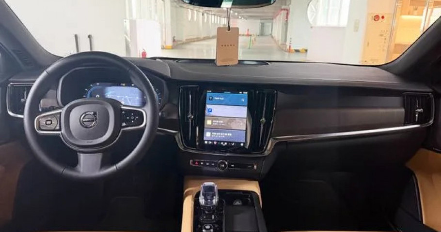 Volvo V90 