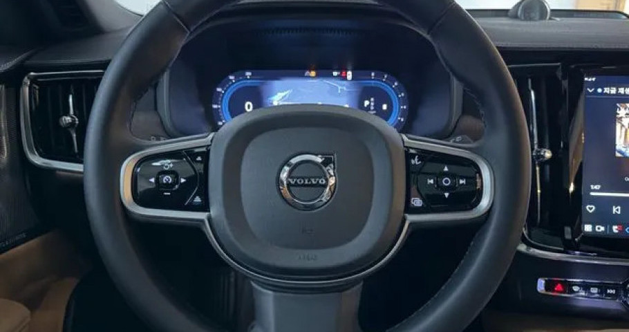 Volvo V90 