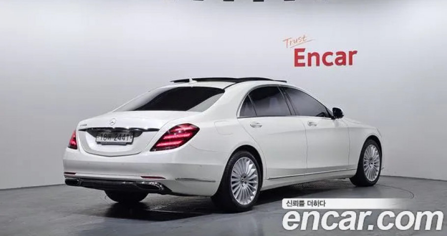 Mercedes-Benz S-Class 