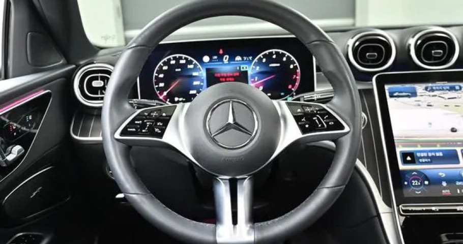 Mercedes-Benz C-Class 