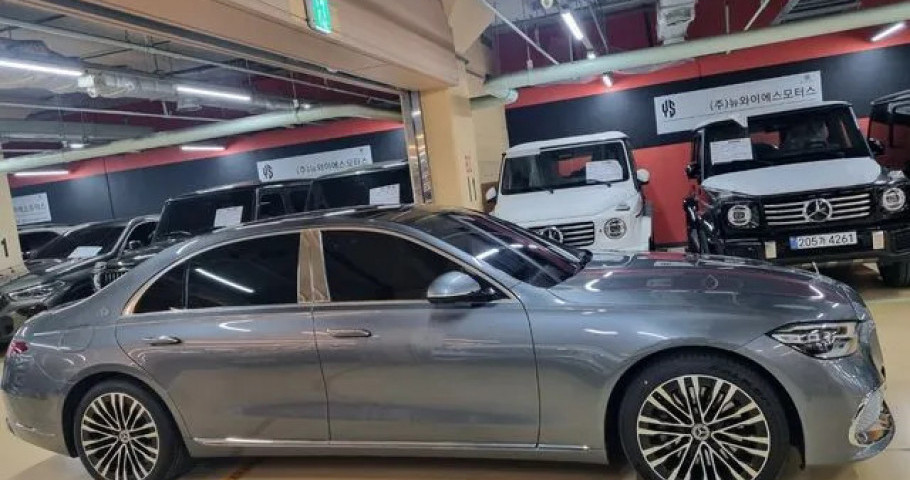 Mercedes-Benz S-Class 