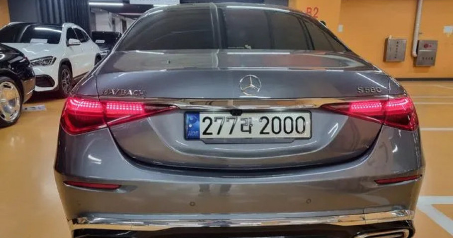 Mercedes-Benz S-Class 