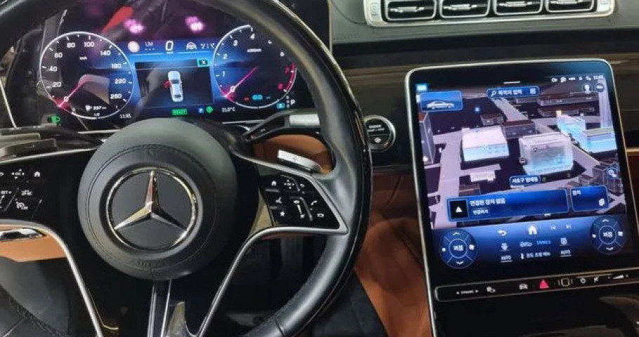 Mercedes-Benz S-Class 