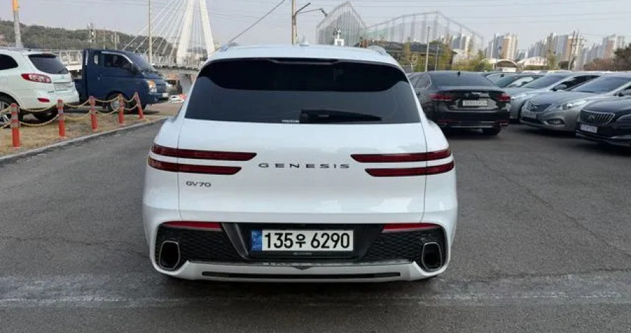 Genesis Gv70 