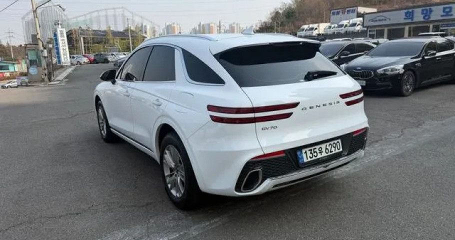 Genesis Gv70 