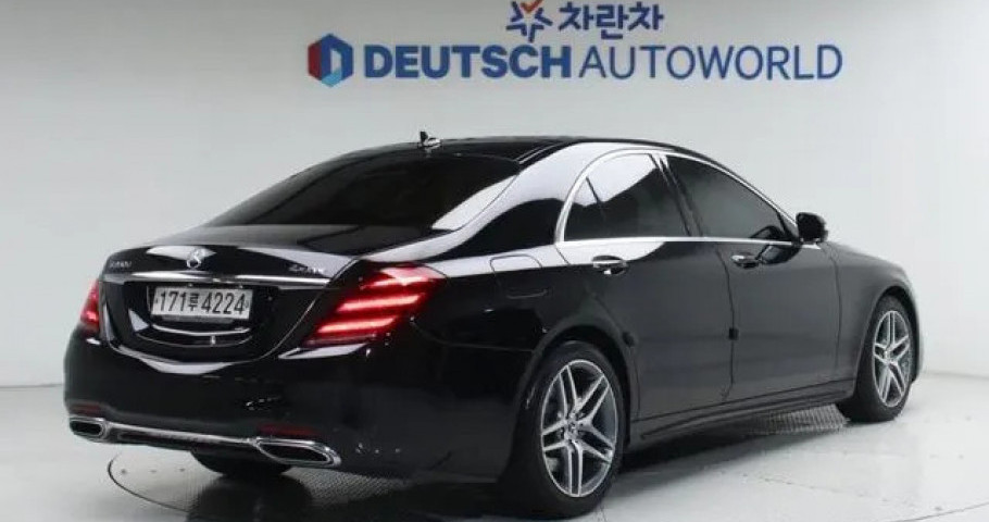 Mercedes-Benz S-Class 