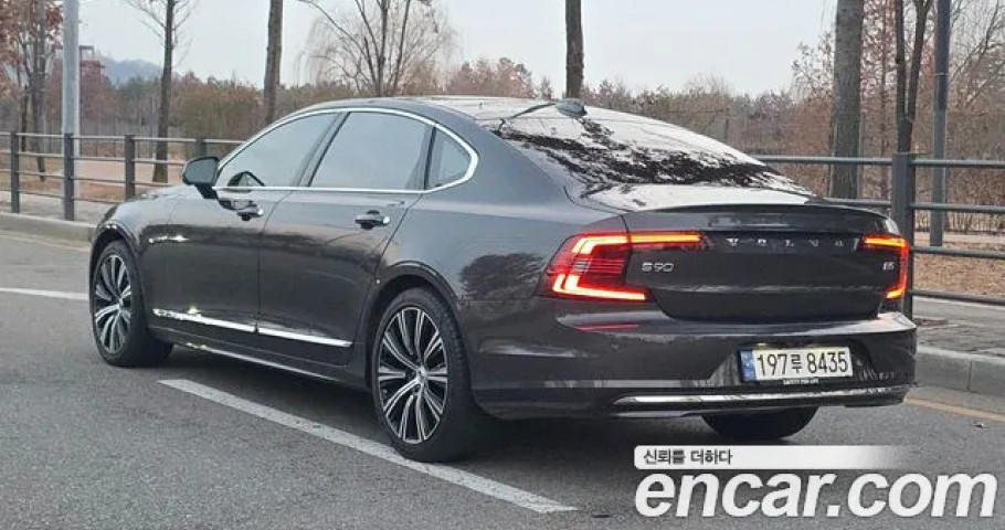 Volvo S90 