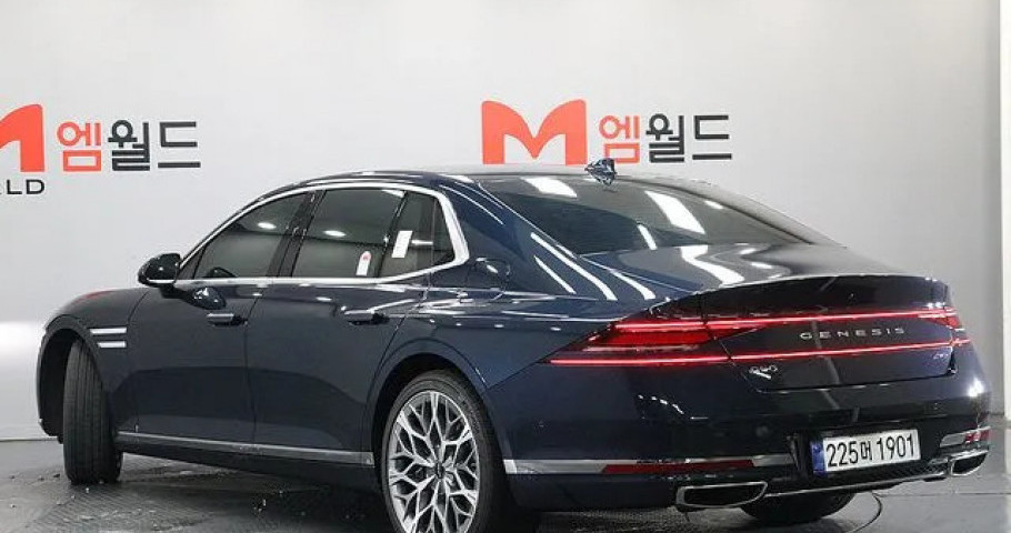 Genesis G90 