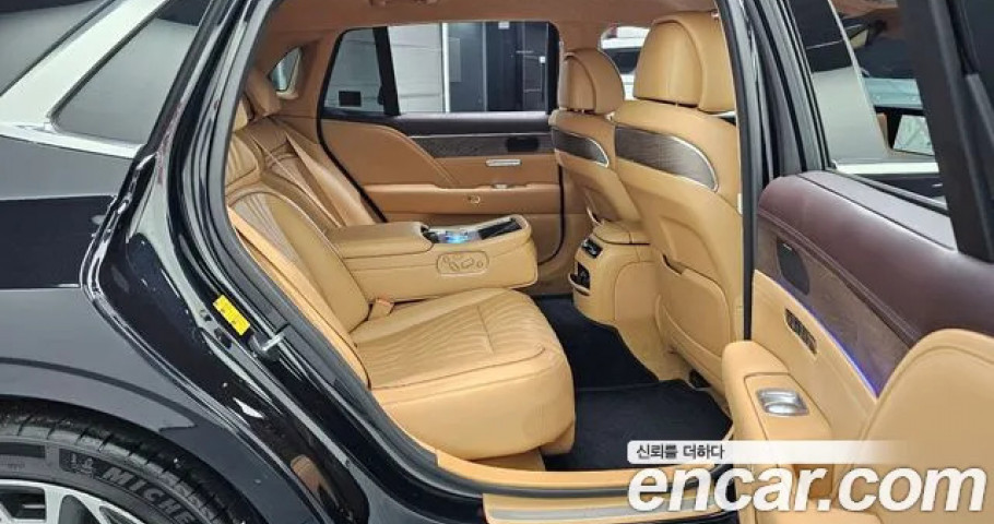 Genesis G90 