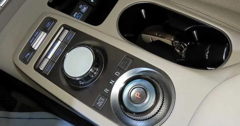 Genesis Gv70 