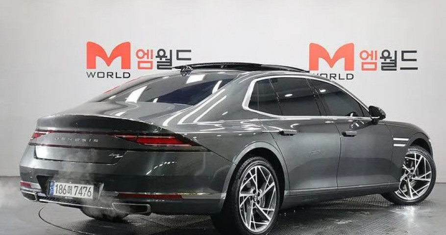 Genesis G90 