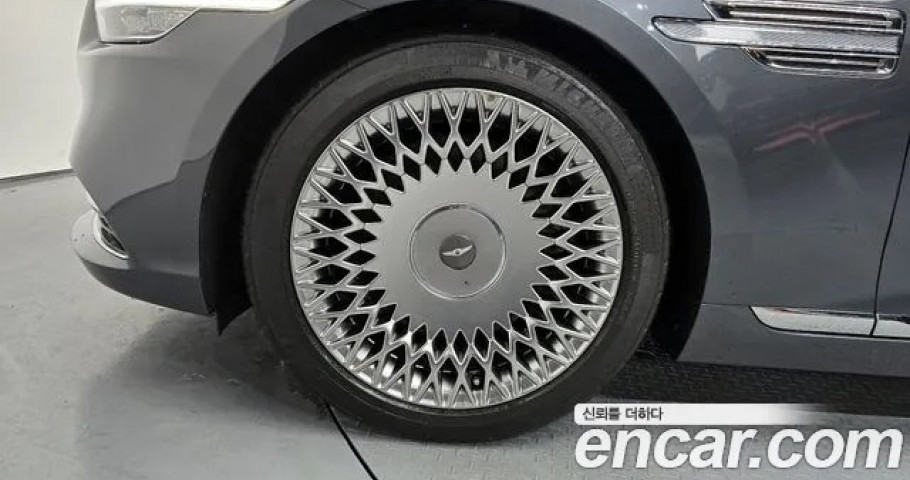 Genesis G90 