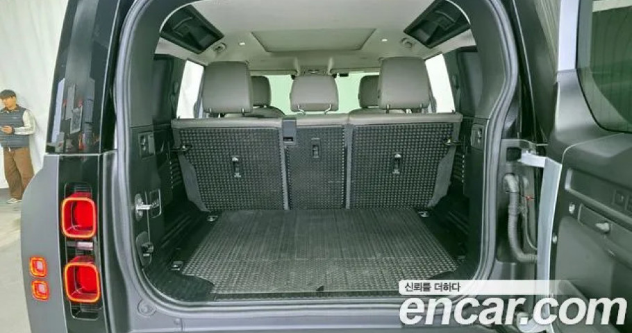 Land Rover Defender 