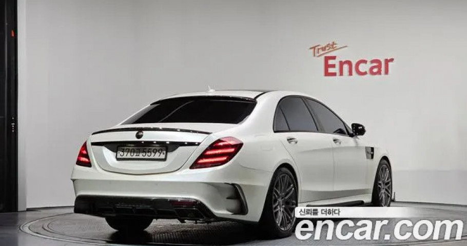 Mercedes-Benz S-Class 