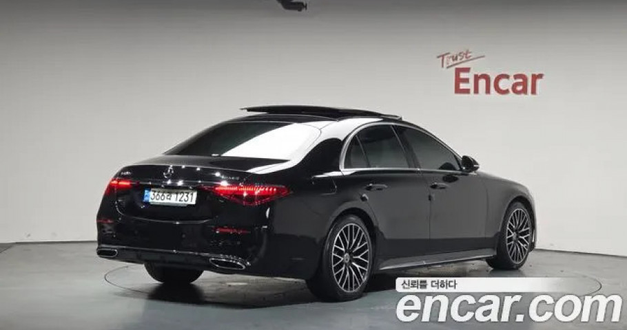 Mercedes-Benz S-Class 