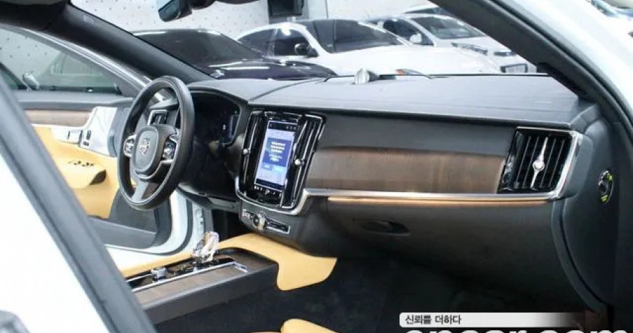 Volvo S90 