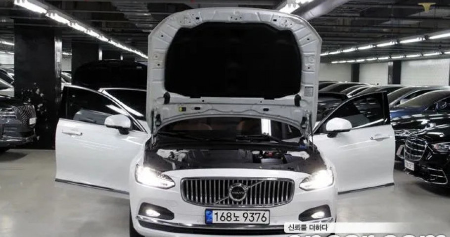 Volvo S90 