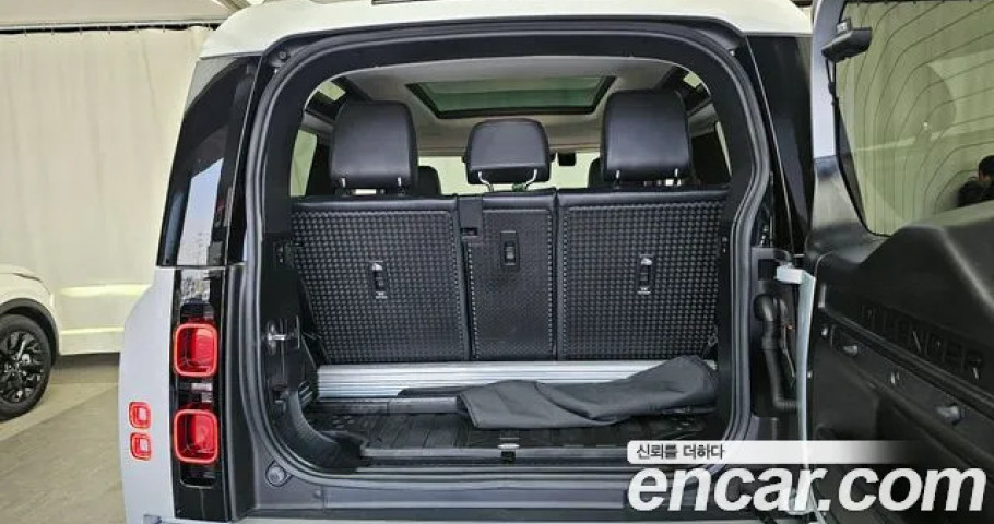 Land Rover Defender 
