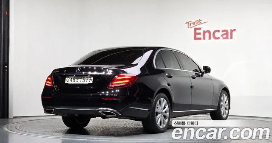 Mercedes-Benz E-Class 