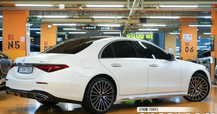 Mercedes-Benz S-Class 