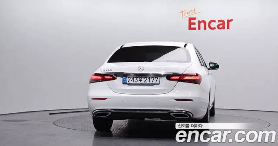 Mercedes-Benz E-Class 