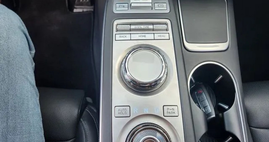 Genesis Gv70 