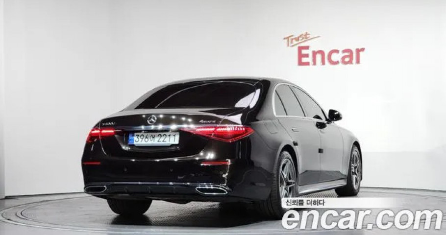 Mercedes-Benz S-Class 