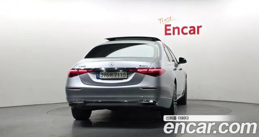 Mercedes-Benz S-Class 