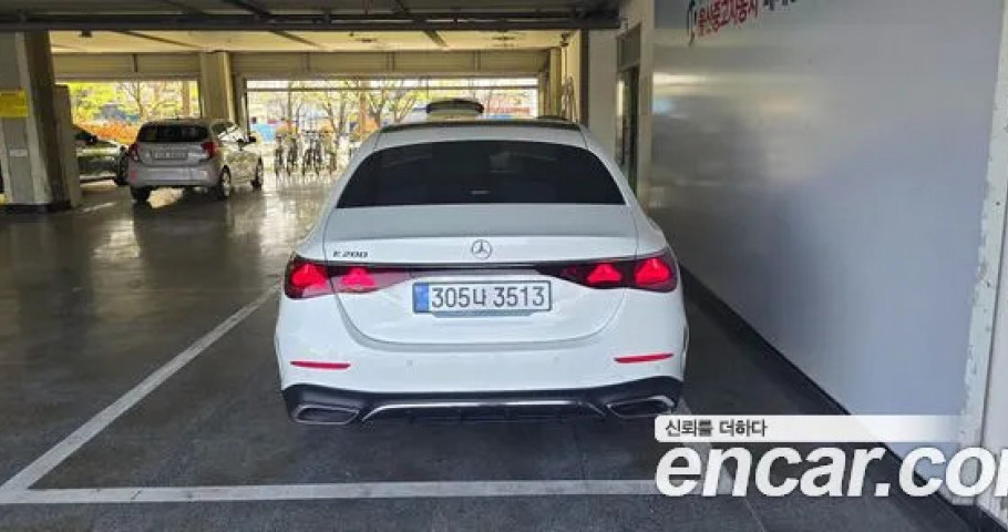 Mercedes-Benz E-Class 
