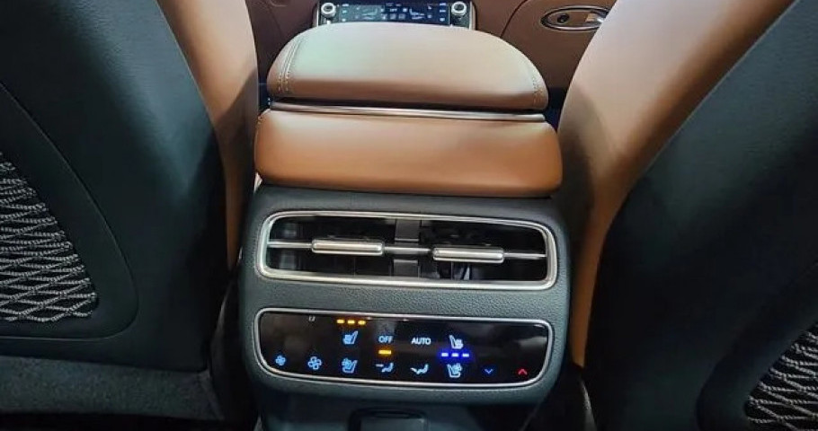 Genesis Gv70 