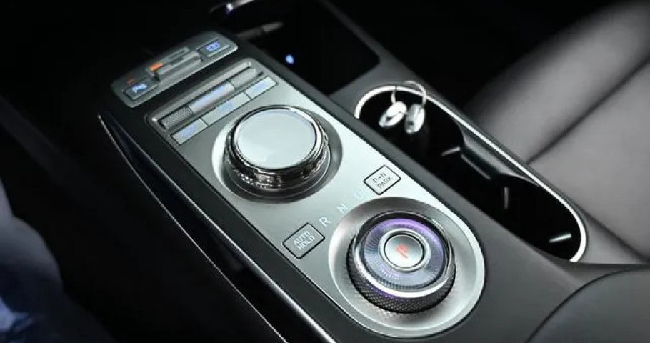 Genesis Gv70 