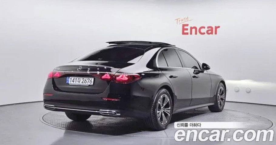Mercedes-Benz E-Class 