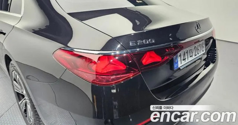Mercedes-Benz E-Class 