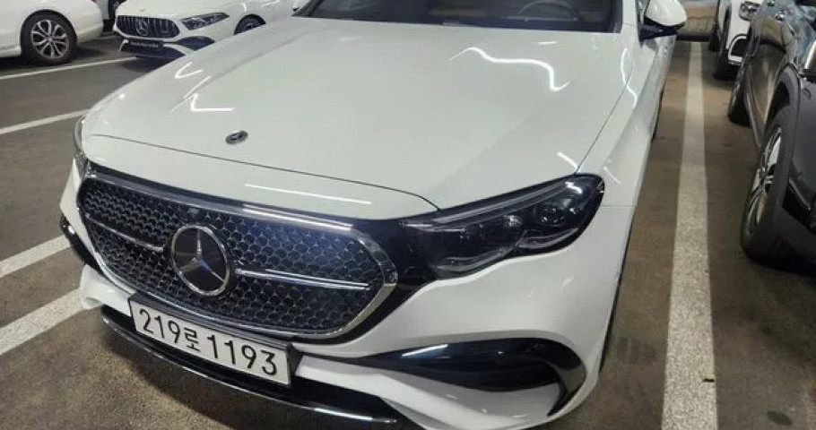 Mercedes-Benz E-Class 