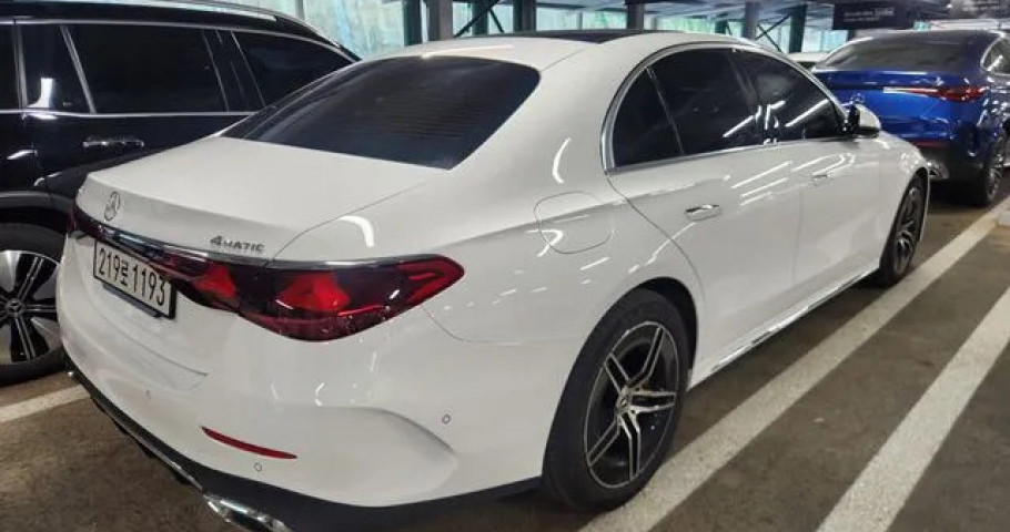 Mercedes-Benz E-Class 