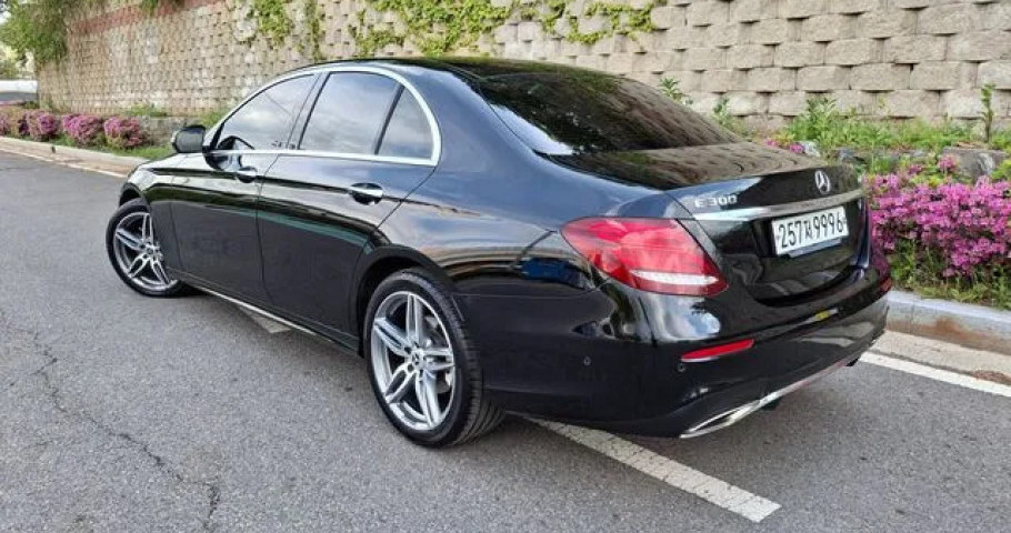 Mercedes-Benz E-Class 