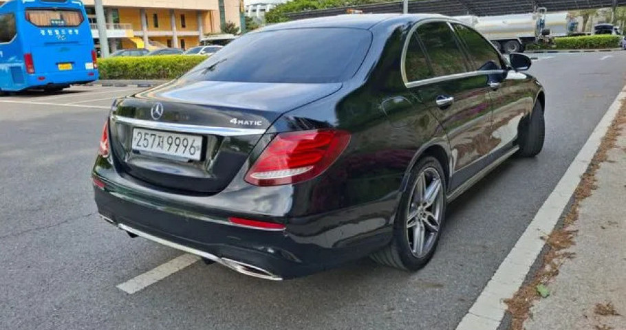 Mercedes-Benz E-Class 