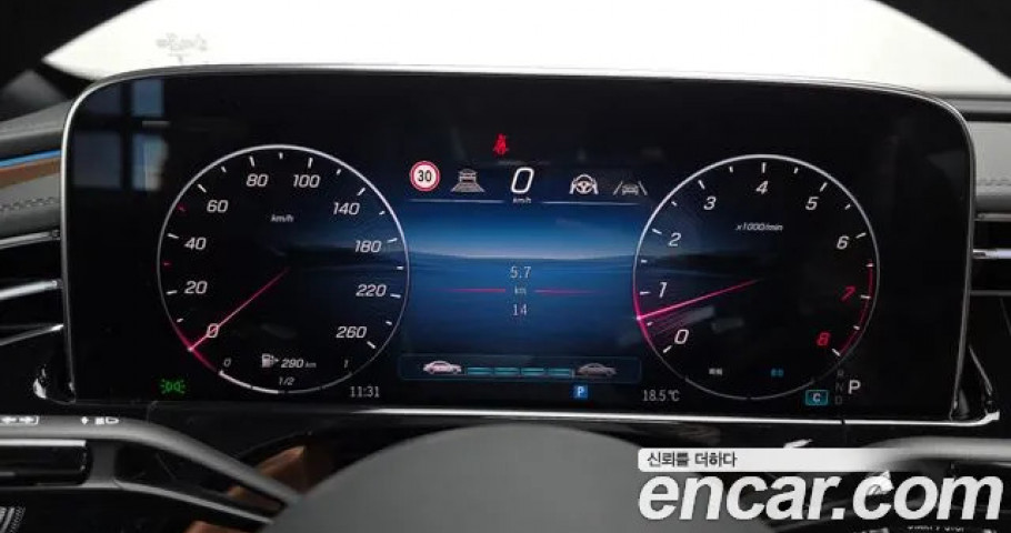 Mercedes-Benz E-Class 