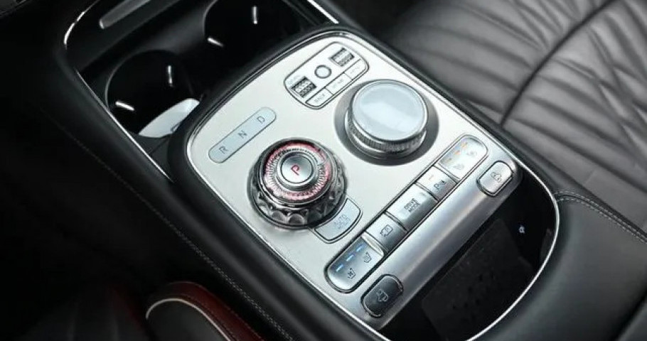 Genesis G90 