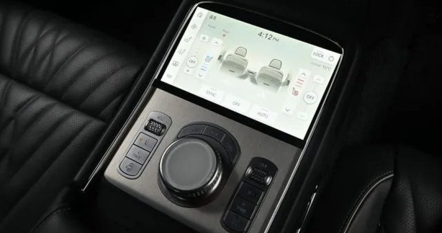 Genesis G90 